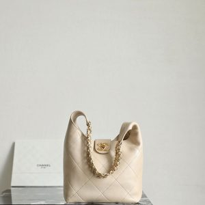 シャネル ホーボー バッグ 定価