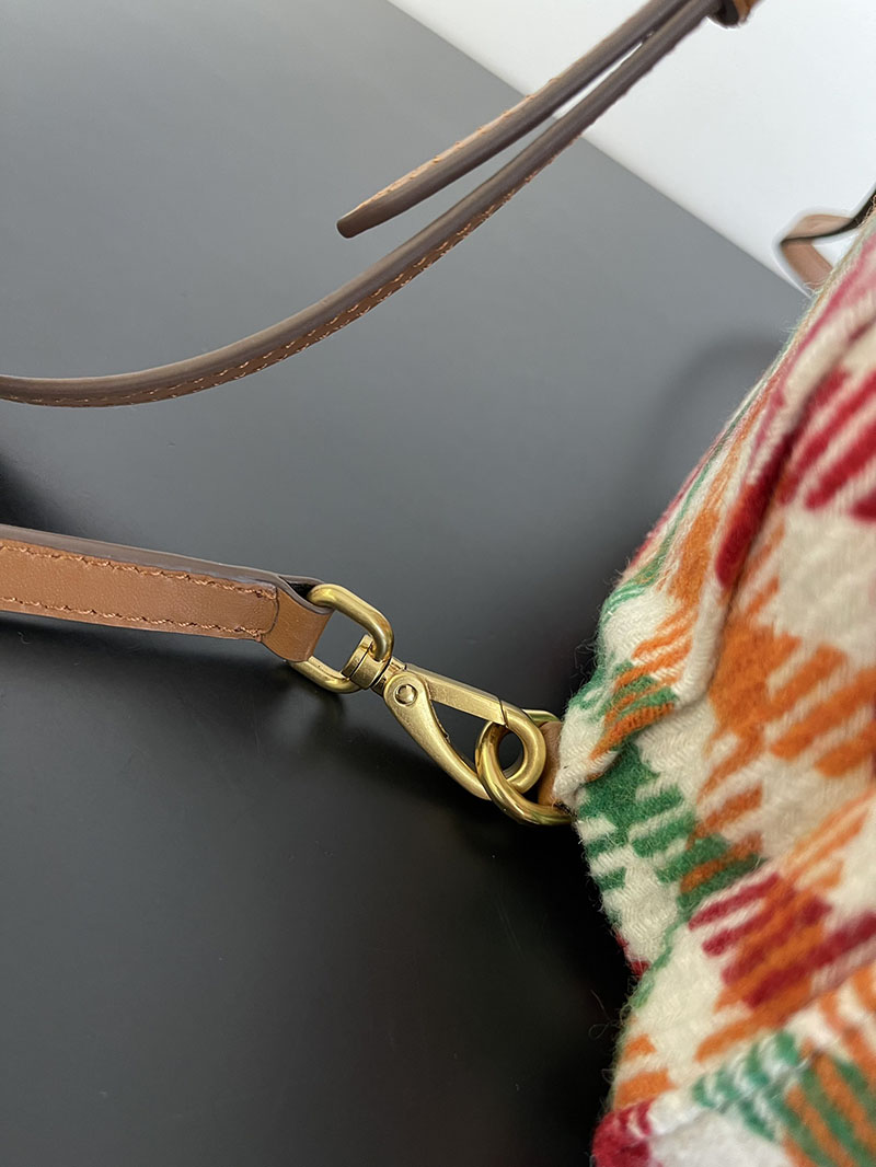 最高級MiuMiuスーパーコピー ミュウミュウ プレイドxレザー バックパック 5BZ043_2IFK_F0Q6N_V_OOM ミュウミュウ リュック アウトレット - 画像 (6)