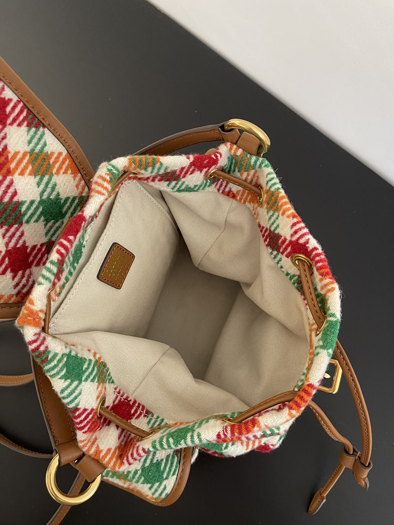 最高級MiuMiuスーパーコピー ミュウミュウ プレイドxレザー バックパック 5BZ043_2IFK_F0Q6N_V_OOM ミュウミュウ リュック アウトレット - 画像 (4)