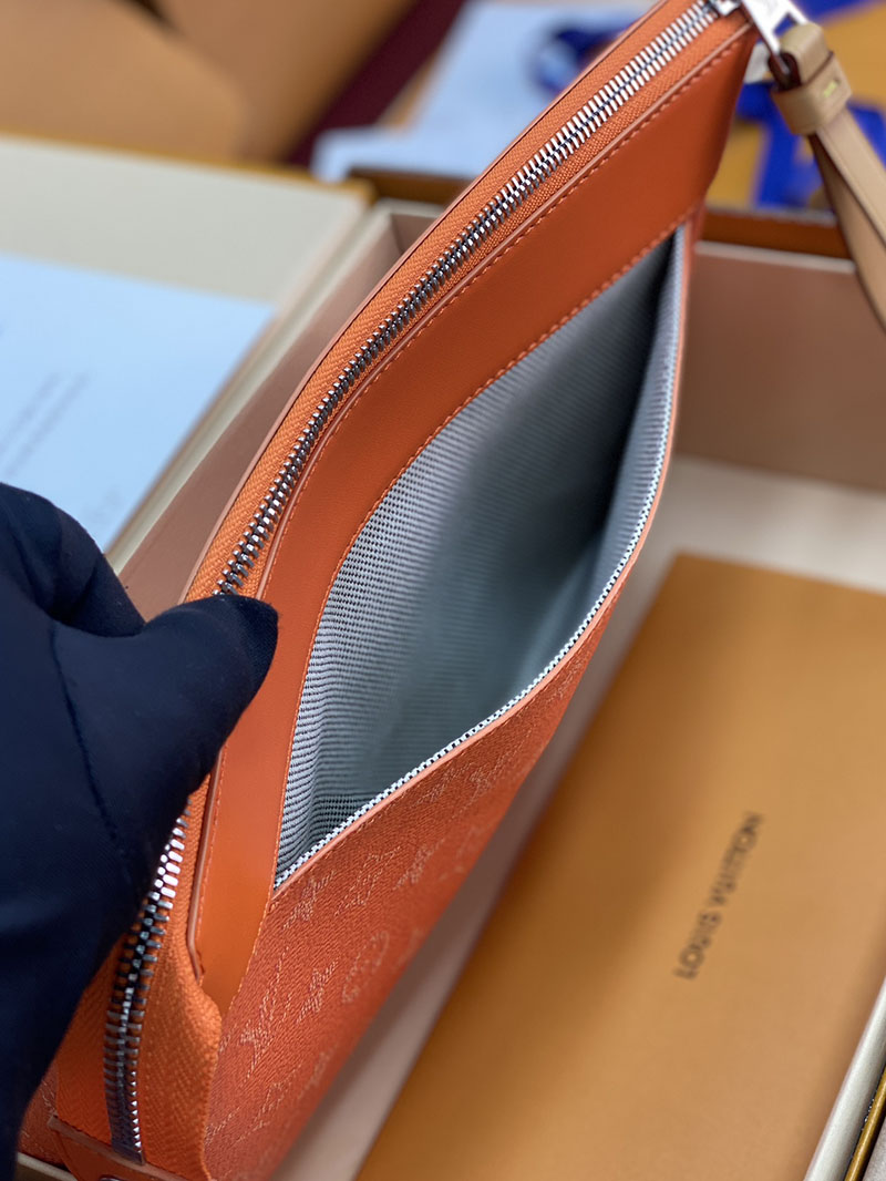 ルイヴィトン バッグ 新作 Louis Vuitton ポシェット・ヴォワヤージュ キャラメル M26828 ヴィトン クラッチバッグ メンズ - 画像 (6)