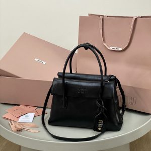 ミュウミュウ ボストンバッグ