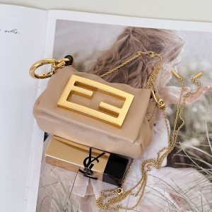 フェンディ マンマ バケット 使い勝手