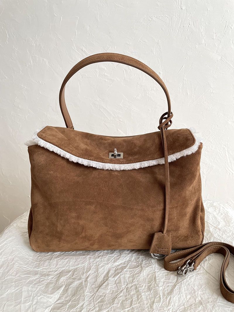 バレンシアガ バッグ 人気 レディース BALENCIAGA ロデオ ラージ シアリング裏地 スエードバッグ ノーチェ/ホワイト 2526679 - 画像 (9)