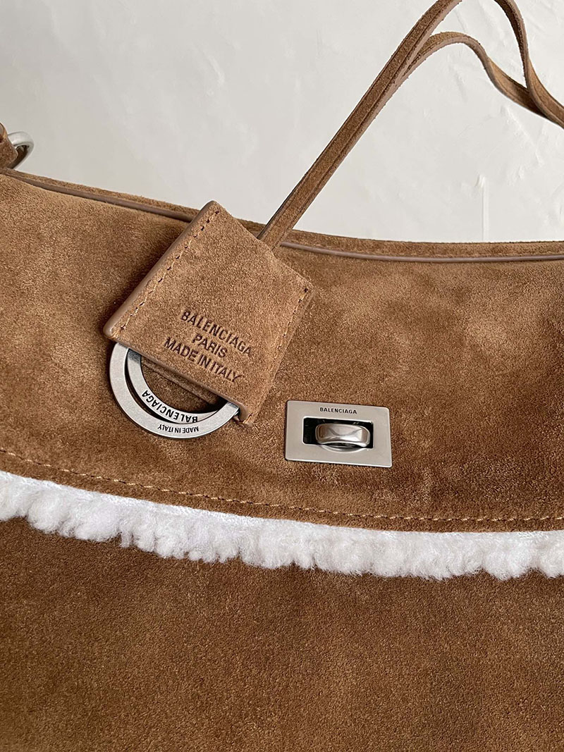 バレンシアガ バッグ 人気 レディース BALENCIAGA ロデオ ラージ シアリング裏地 スエードバッグ ノーチェ/ホワイト 2526679 - 画像 (7)