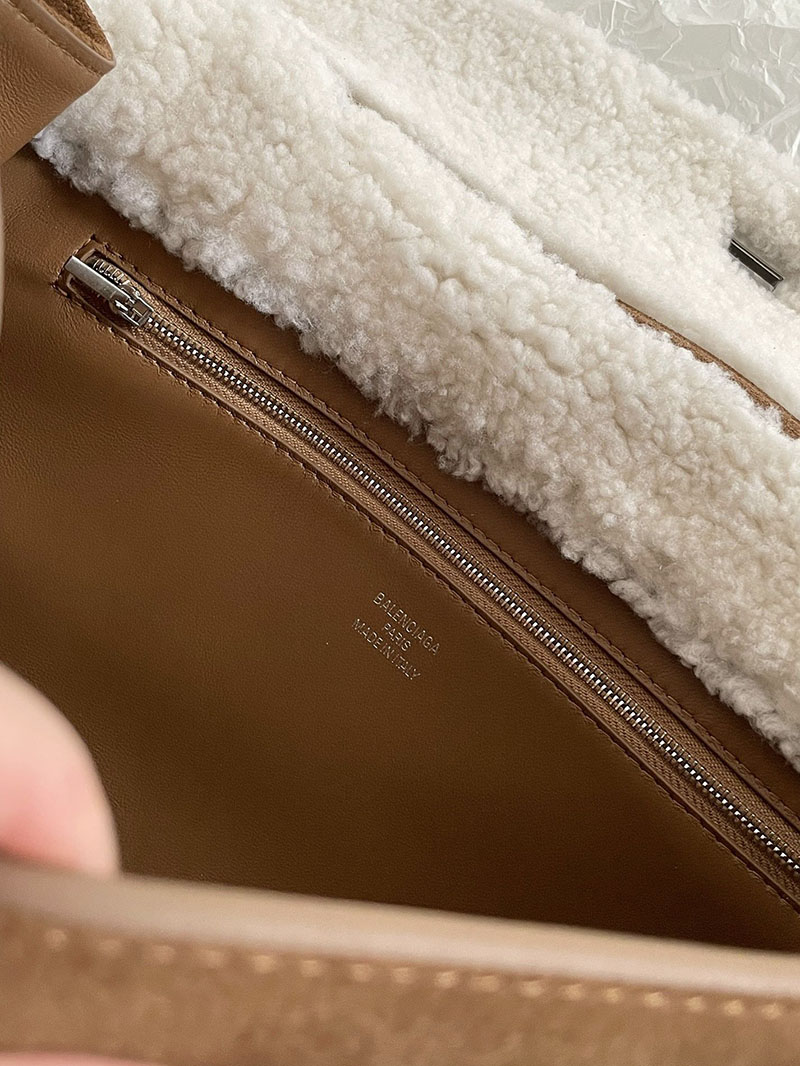 バレンシアガ バッグ 人気 レディース BALENCIAGA ロデオ ラージ シアリング裏地 スエードバッグ ノーチェ/ホワイト 2526679 - 画像 (4)