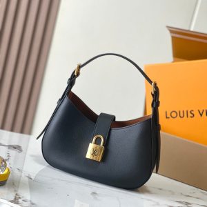 ルイヴィトン ロウキーホーボー 芸能人