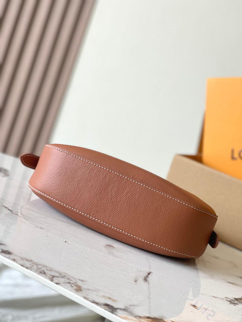 ルイヴィトン バッグ 新作 Louis Vuitton ロウキー・ショルダーバッグ コニャック M24885 ルイヴィトン ロウキー ホーボー 口コミ - 画像 (7)