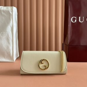 グッチ チェーン ウォレット 白