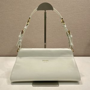 プラダ バッグ アウトレット