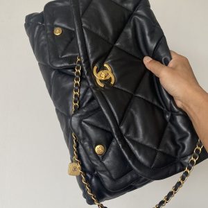 シャネルバッグ 値段 正規