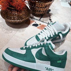 ナイキ ルイヴィトン コラボスニーカー