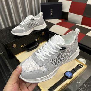 スニーカー メンズ おしゃれ 20代