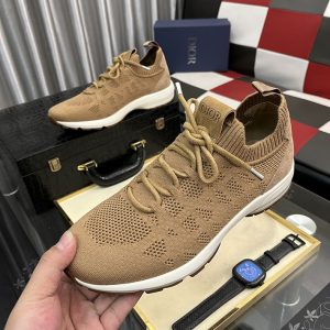 ディオール スニーカー コーデ