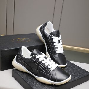 プラダ スニーカー メンズ