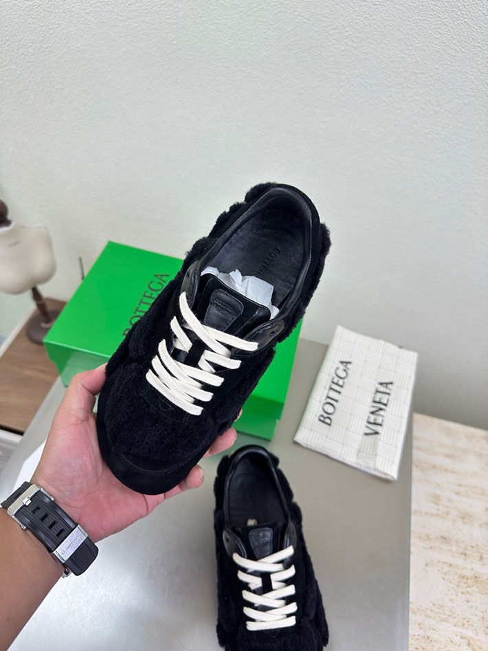 ボッテガ ヴェネタ ピロー スニーカー