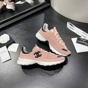 シャネル スニーカー 芸能人