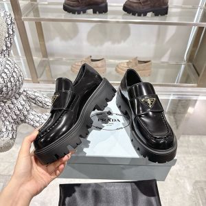 プラダ ローファー レディース