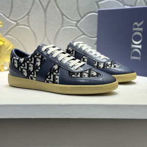 人気 スニーカー メンズ ブランド