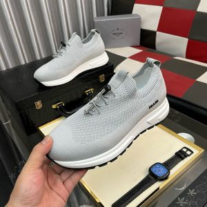 プラダ スニーカー メンズ