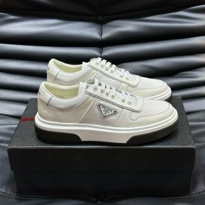 プラダ スニーカー アウトレット