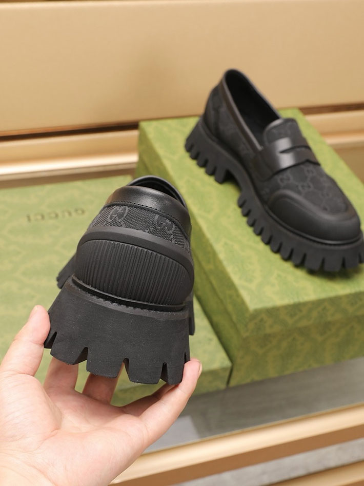 グッチ直営アウトレット店 GUCCI EVAソール MaxiGG マキシ GG ローファー 2628050 グッチ ローファー メンズコーデ - 画像 (7)