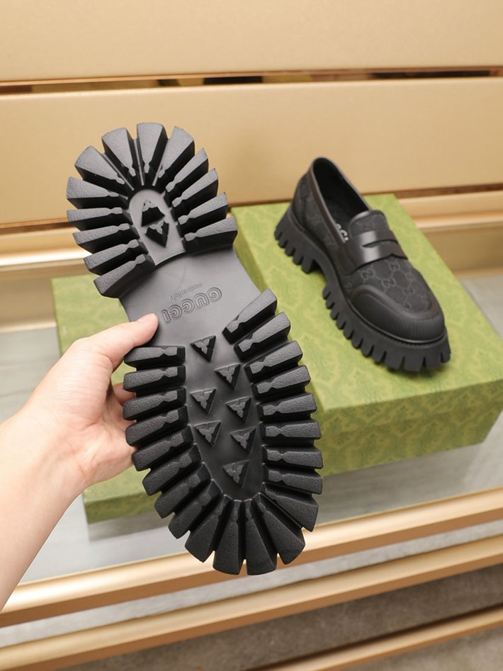 グッチ直営アウトレット店 GUCCI EVAソール MaxiGG マキシ GG ローファー 2628050 グッチ ローファー メンズコーデ - 画像 (4)