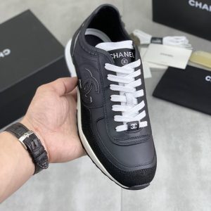 海外 スニーカー 流行り レディース