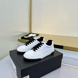 シャネル スニーカー レディース 白