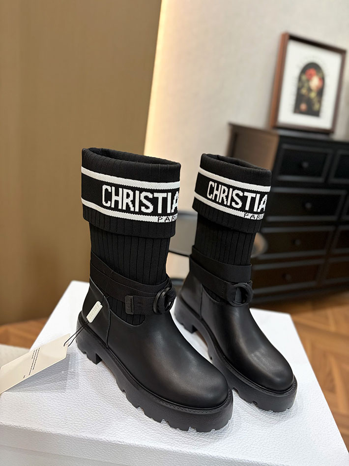 ショートブーツ レディース コーデ