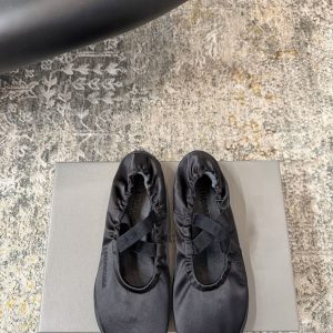 バレンシアガ 靴 アウトレット