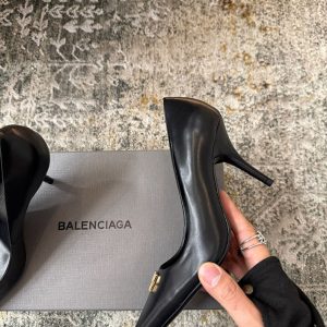 バレンシアガ 靴 新作