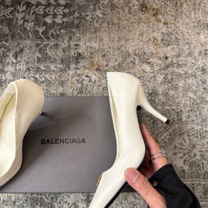 バレンシアガ 靴 人気