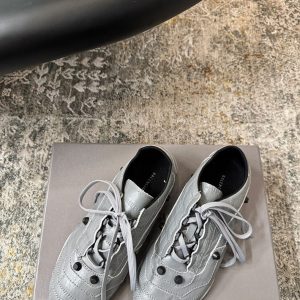 バレンシアガ スニーカー レディース