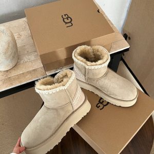 三井アウトレット UGG 値段