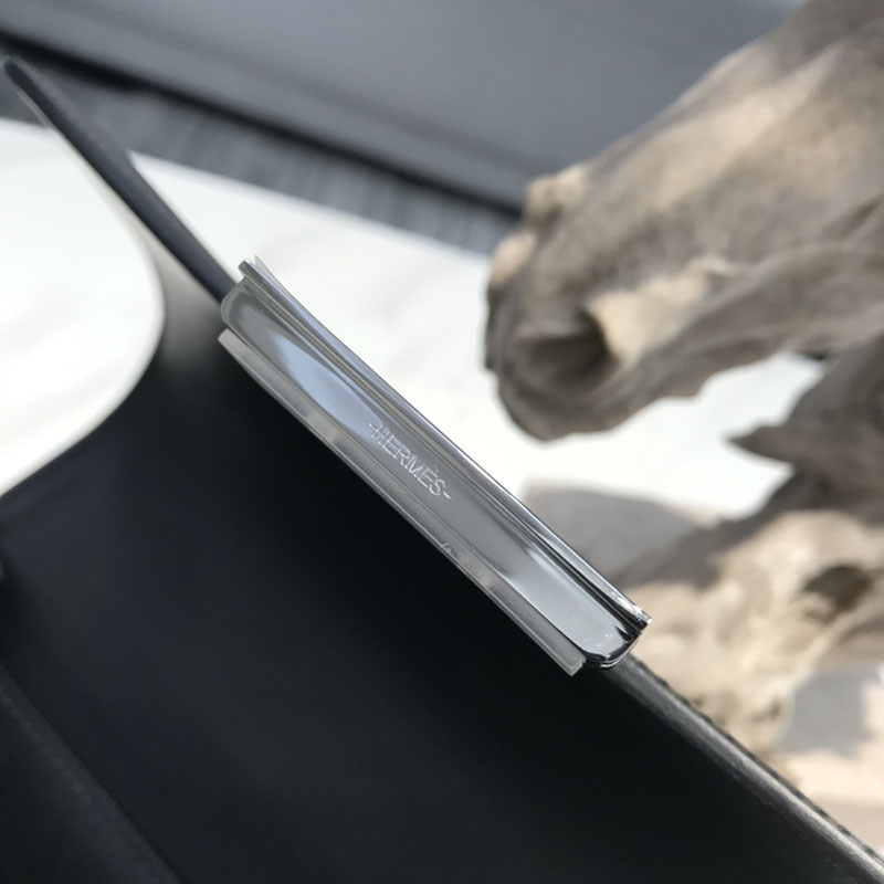 エルメス アウトレット 海外 HERMES コンスタンス3 24MM 黒 ブラック ボックスカーフ シルバー金具 2627414 コンスタンス 24 定価 - 画像 (6)