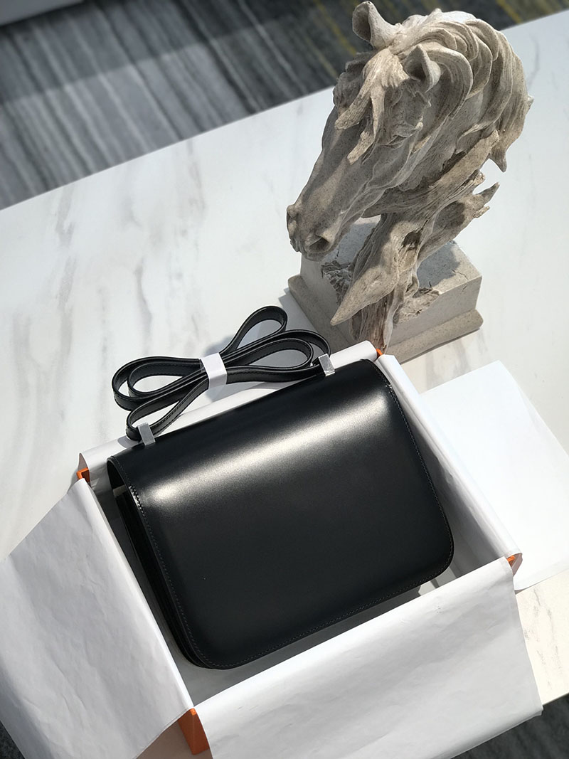 エルメス アウトレット 海外 HERMES コンスタンス3 24MM 黒 ブラック ボックスカーフ シルバー金具 2627414 コンスタンス 24 定価 - 画像 (2)