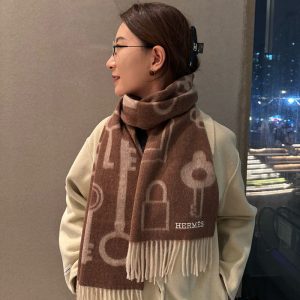 エルメス マフラー コーデ