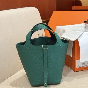 エルメス ピコタン コーデ