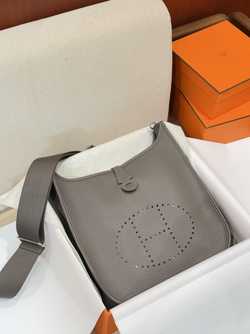 斜 めがけ バッグ レディース 人気ブランド HERMES エヴリン 29 PM エタン トリヨンクレマンス シルバー金具 2627522 エルメス専門店 おすすめ - 画像 (9)