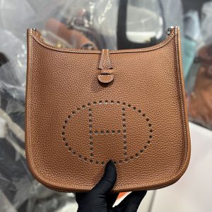 斜 めがけ バッグ メンズ ハイブランド