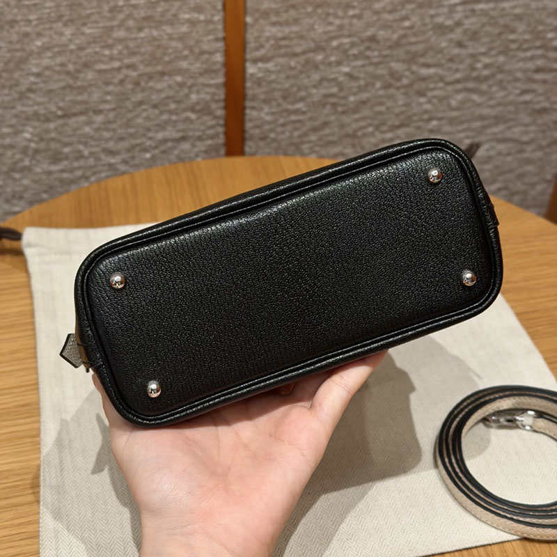 小さい バック 流行り HERMES ボリード1923 ミニ ブラック/クレ シェブルミゾル シルバー金具 2627559 エルメス アウトレット 店舗 - 画像 (9)