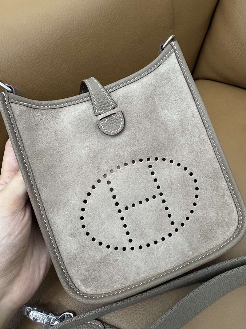 エルメス ミニバッグ レディース HERMES エヴリン 16 TPM エトゥープ ヴォー・グリズリー シルバー金具 2627624 エルメス 海外通販 - 画像 (6)