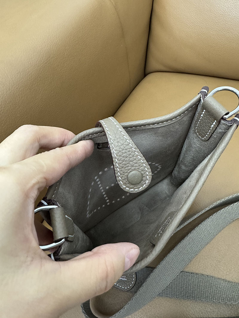 エルメス ミニバッグ レディース HERMES エヴリン 16 TPM エトゥープ ヴォー・グリズリー シルバー金具 2627624 エルメス 海外通販 - 画像 (3)