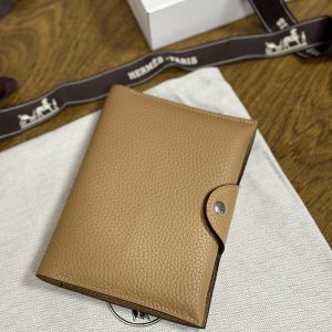 エルメス カード ケース 二 つ折り