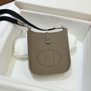 エヴリン アマゾーヌ 16