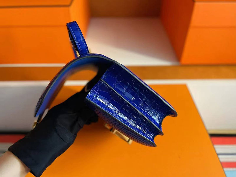 コンスタンス ミニ クロコ HERMES コンスタンス3 ミニ ブルーエレクトリック クロコダイル ゴールド金具 2627774 エルメス 新作バッグ - 画像 (8)