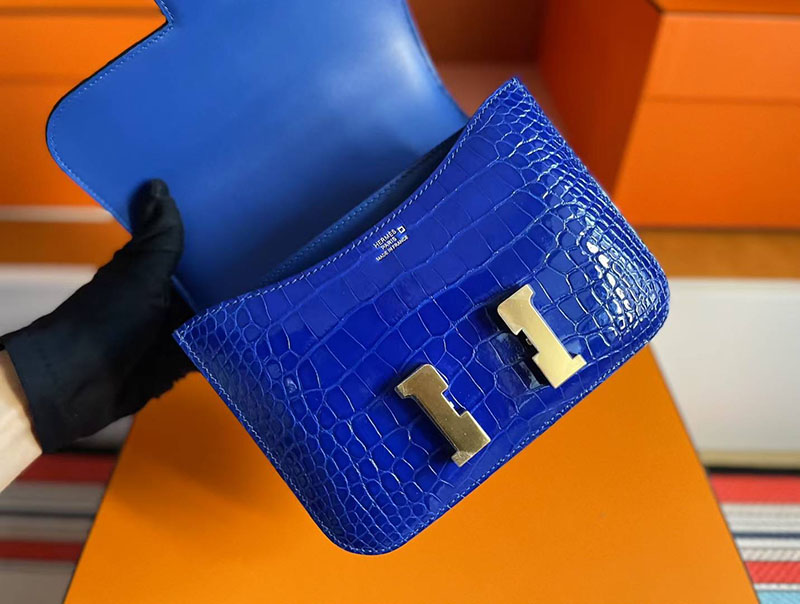 コンスタンス ミニ クロコ HERMES コンスタンス3 ミニ ブルーエレクトリック クロコダイル ゴールド金具 2627774 エルメス 新作バッグ - 画像 (5)