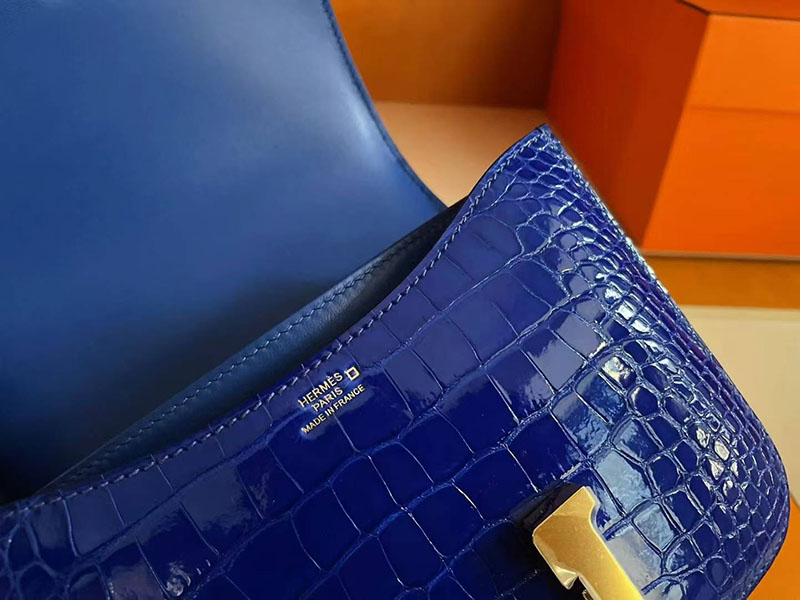 コンスタンス ミニ クロコ HERMES コンスタンス3 ミニ ブルーエレクトリック クロコダイル ゴールド金具 2627774 エルメス 新作バッグ - 画像 (4)