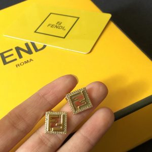 フォーエバー フェンディ ピアス