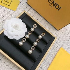 フェンディ ピアス パール